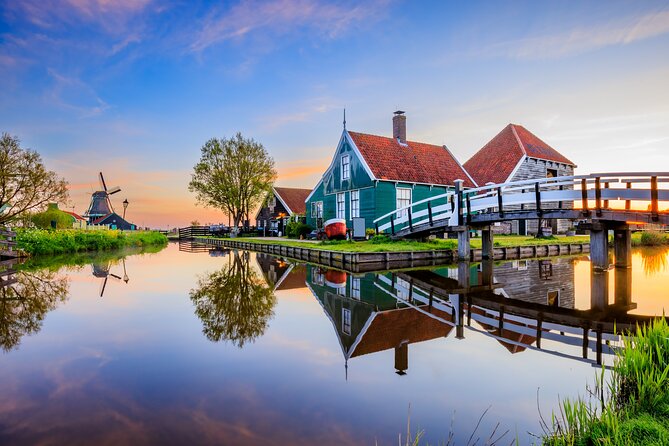 Amsterdam: Windmills, Cheese and Volendam Tour with Video Guide - How the video guide helps (especially if you hate guessing)