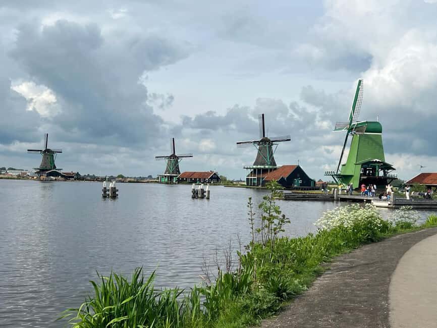 Amsterdam: Zaanse Schans and Giethoorn Guided Combo Tour - The ride to Giethoorn: scenery time that feels slower than it is
