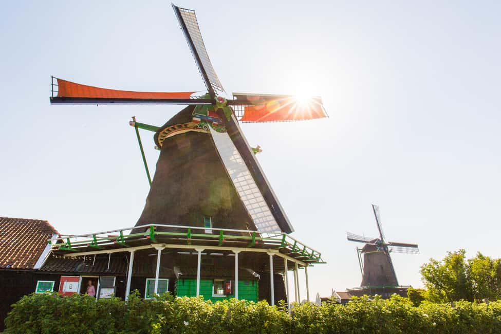 Amsterdam: Zaanse Schans, Marken, Volendam, & Edam Day Tour - Zaanse Schans windmills: your first close-up of Dutch industry