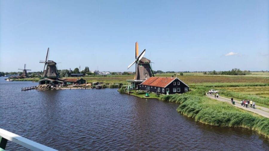 Amsterdam: Zaanse Schans Windmills Bike Tour with Guide - From Amsterdam to Zaanse Schans: the real feel of Dutch daily life