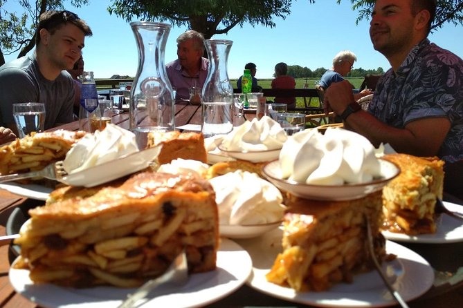 Amsterdam's Countryside Half-Day Bike Tour in Small Group - Holysloot and Het Schoolhuis: the apple pie stop that anchors the tour