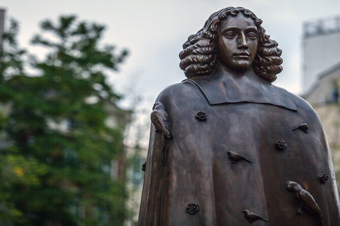 Anne Frank, Holocaust and Jewish History Museum Private Tour - Group size on a private tour: what 1 guide vs 2 means