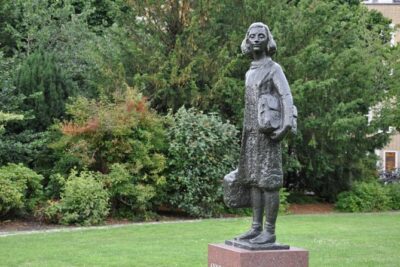 Anne Frank Private Bike Tour in Amsterdam - Bikes, meeting spot, and what to plan for