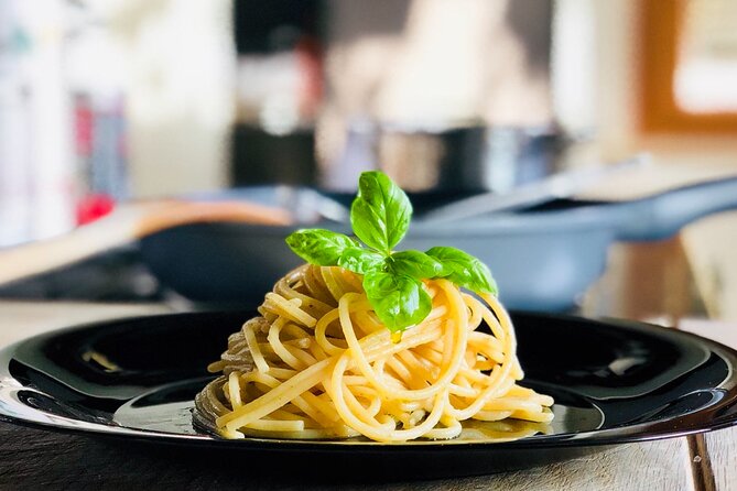 Authentic Italian Dinner in Cozy Canal Home in Amsterdam - Jordaan canal-home setting and the 6:00 pm start