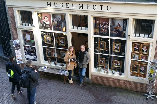 Become a Dutch Art Piece Photo Shoot in Amsterdam - Posing with a pro: less awkward, better results