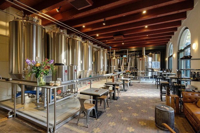 Beer tasting: 3 craft beers and tour of the Uddelaer Brewery - Two hours of beer, peacocks, and a guided tasting rhythm