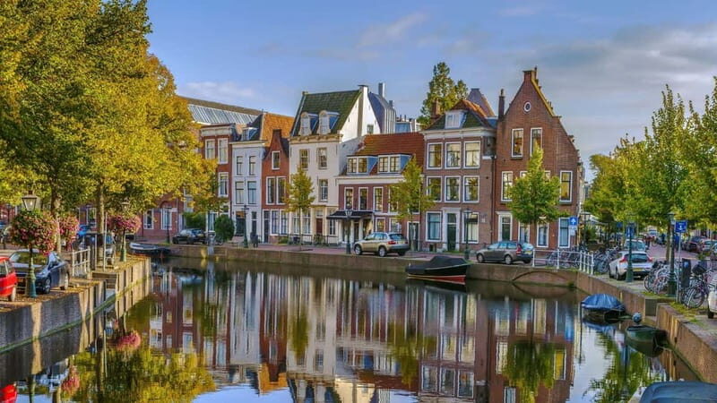 Best of Leiden: Private Walking Tour with a Local - Old Town streets and canal edges: the best way to get the city’s mood