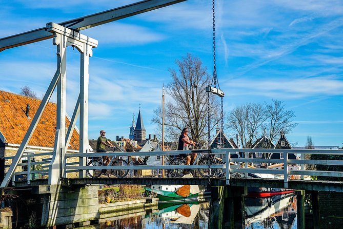 Bike rental Volendam - Explore the Countryside of Amsterdam - Monnickendam in About an Hour: Bronze-Brick Houses, Old Harbour Charm, and Beer by the Water