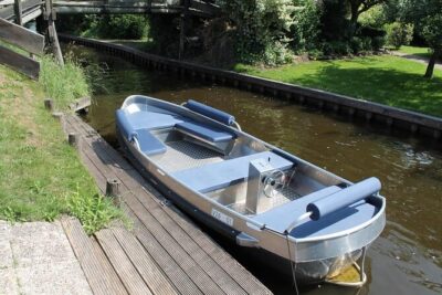 Boat Rental with Steering Wheel and Cushions - Price and value for up to 8 people