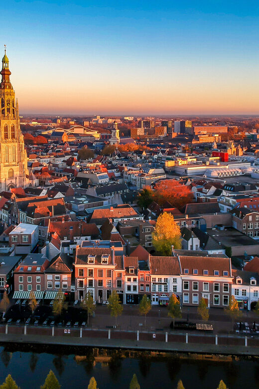 Breda: Highlights tour with local guide - Walking into the historic centre without getting lost
