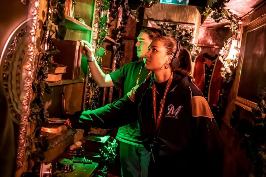 Breda: Holy Moly Trip Entry Ticket - Headsets, Rules, and the Tech-Free Theatre Experience