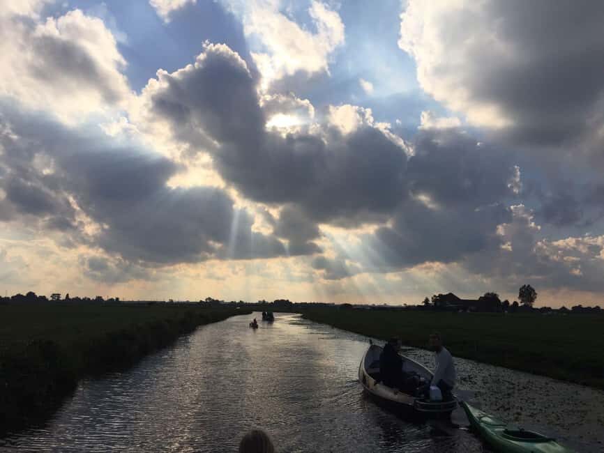 Broek in Waterland: Kayak Rental Close to Amsterdam - Floating through villages with colored wooden houses