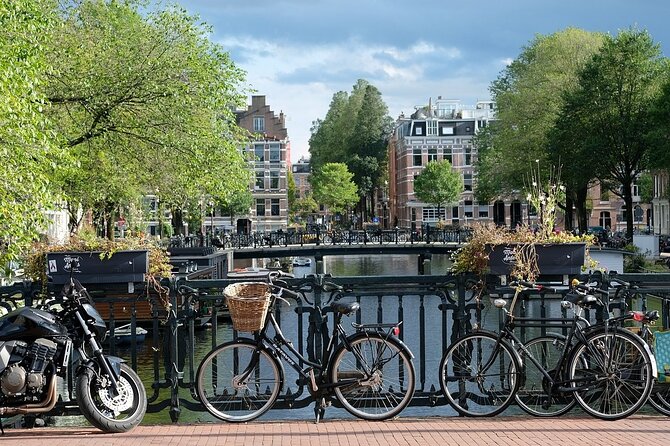 Bruges Tour from Amsterdam - Free time in Bruges: beer, chocolates, and shopping your way