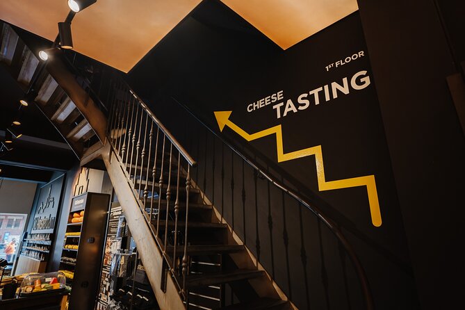 Cheese and Wine tasting in Amsterdam - Five 2024 cheeses: what the guide teaches you to taste (not just eat)
