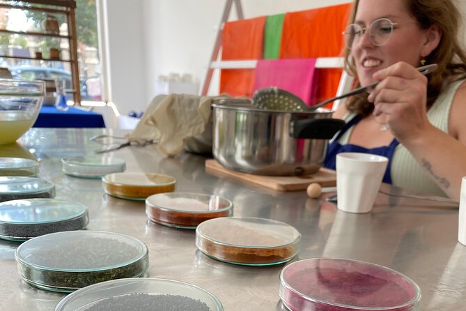 Cheese making workshop next to De Hallen, heart of Amsterdam - Rennet cheese first: your first curds, your first success