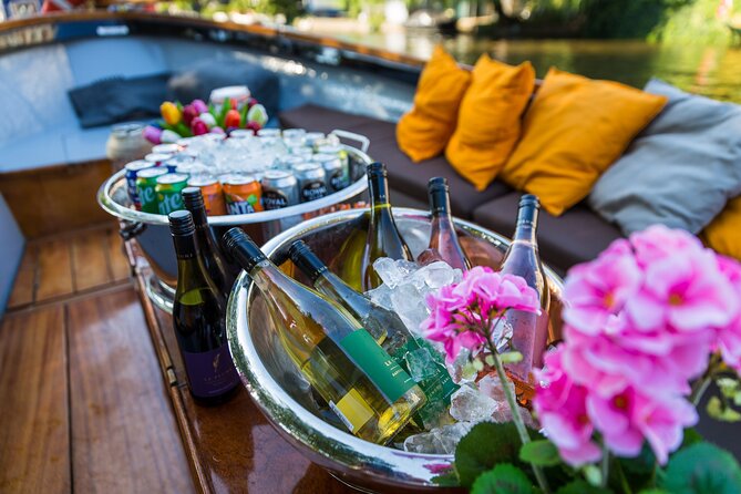 Classic Salonboat Tour in Amsterdam Including Cheese and Wine - Spiegelgracht and the art-side canals: galleries, antique shops, and views of museums