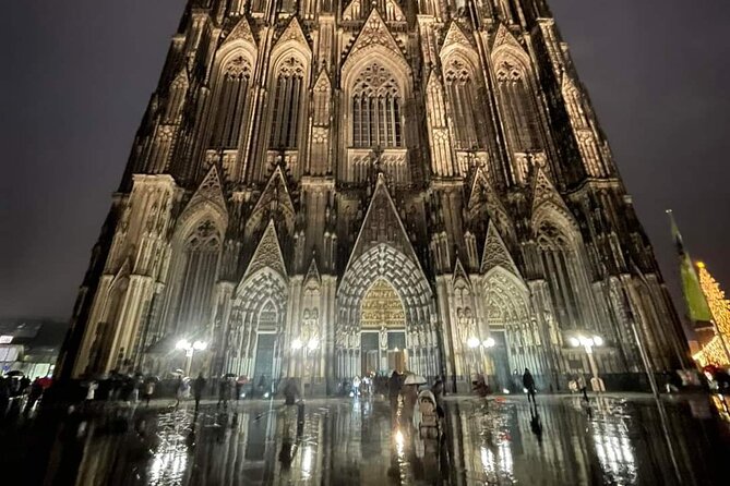 Cologne Small-Group Day Tour from Amsterdam - Old Town along the Rhine: walking, coffee breaks, and themed markets