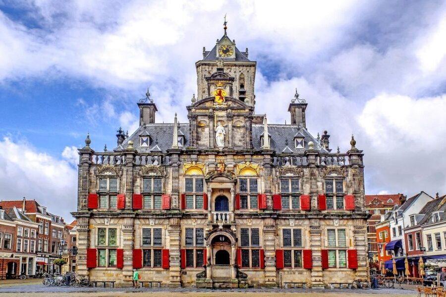 Delft: Guided Walking Tour - Agnetapark: the calm reset that makes the history hit harder