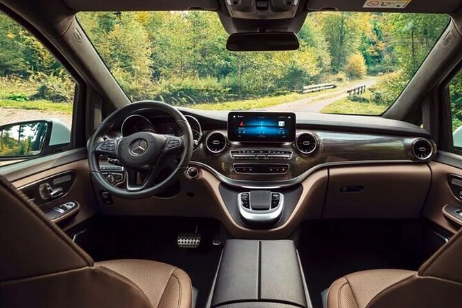 Departure from Amsterdam City to Amsterdam Airport AMS by Minivan - Luxury Van Pickup in Amsterdam: What the 30-Minute Ride Really Means