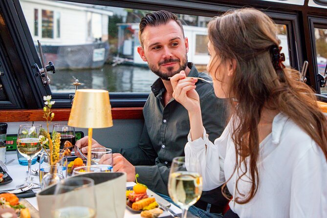 Dinner Canal Cruise Amsterdam: 4-Courses Including Drinks - Why an Amsterdam canal dinner works on a 2-hour clock