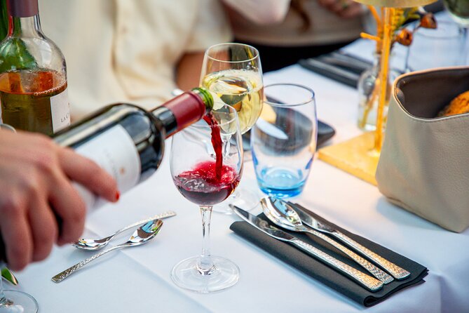Dinner Canal Cruise Amsterdam: 4-Courses Including Drinks - Seating and service: fixed tables, efficient staff, and mixed tables