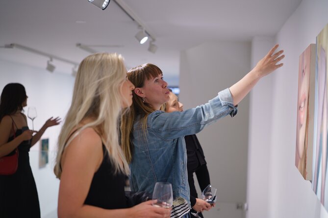 Discover Amsterdam's top Art Galleries - Gallery Stop 1: Contemporary Art Explained Through Process