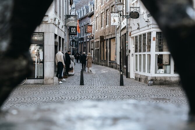 Discover Maastricht with a Smile! Culture, History and People - Pickup, mobile tickets, and finding your guide at Stokstraat