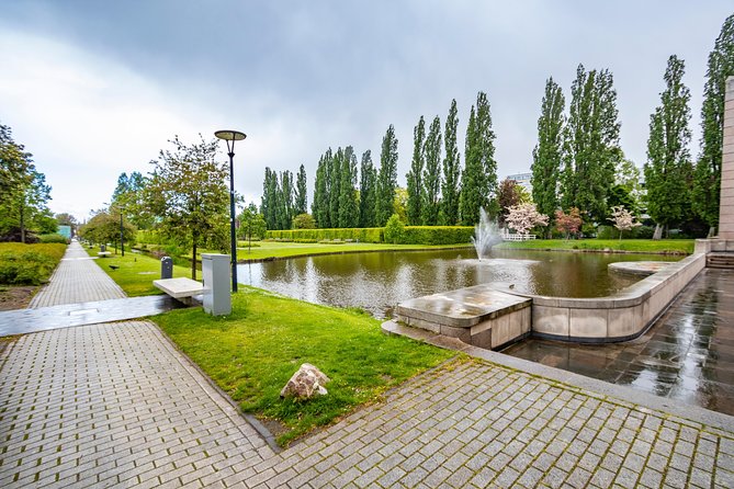 Discover Rotterdam’s most Photogenic Spots with a Local - Learning local customs while you stroll
