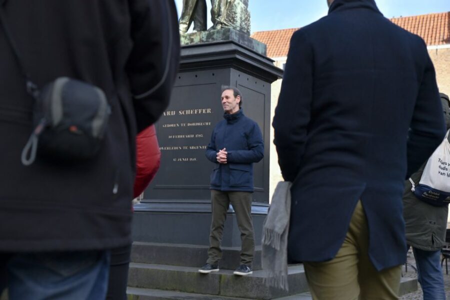 Dordrecht: City Walking Tour with Boat Ride - Starting at Voorstraat 276 and getting your bearings fast