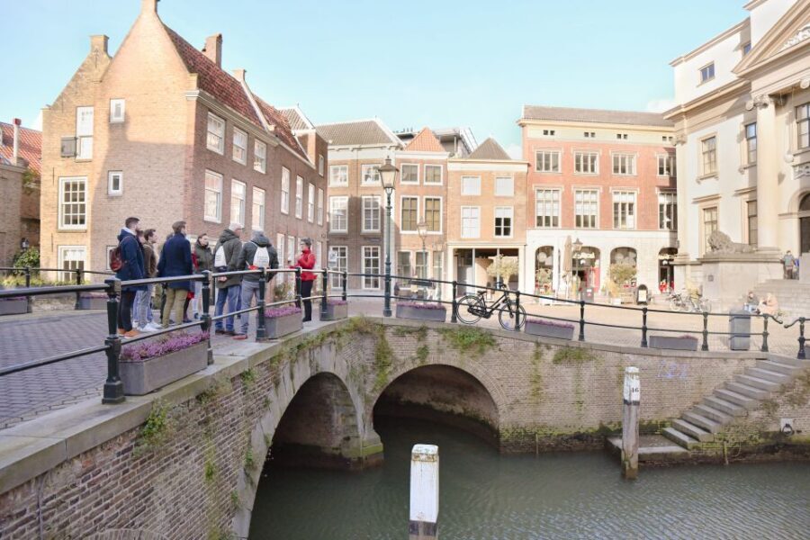Dordrecht: Dark History Tour - Meeting at Hallo Dordrecht (Voorstraat 276) and getting your bearings