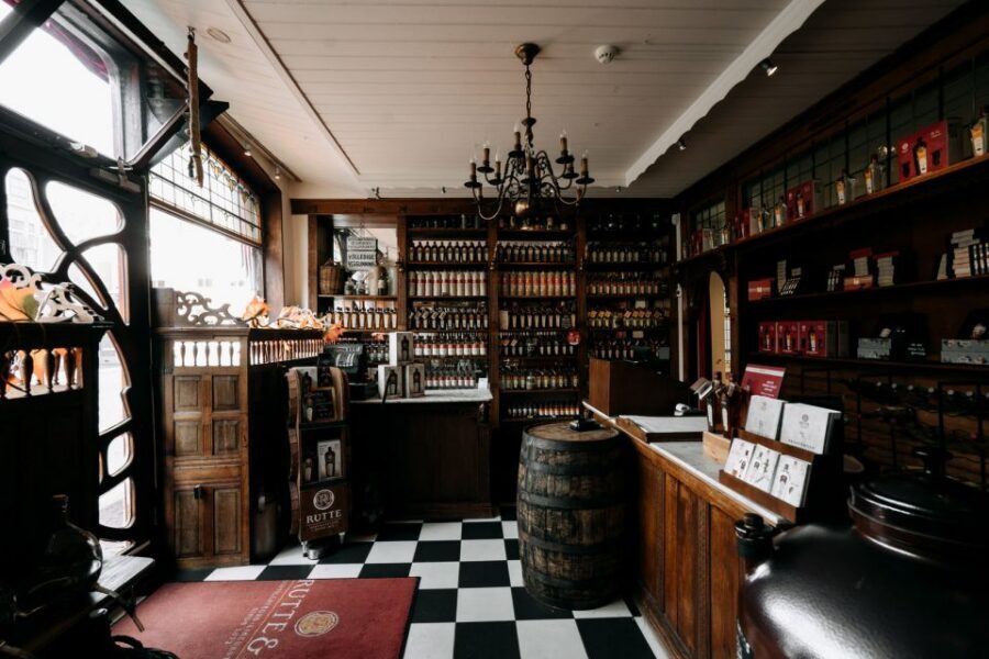 Dordrecht: Distillery Tour with Dutch Gin & Genever Tasting - A quick pour of Dutch spirit craft in Dordrecht