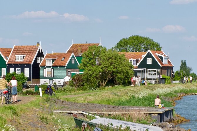 E-bike Tour with Picnic in the Amsterdam Wetlands small group - Guides, pace, and why small groups matter here