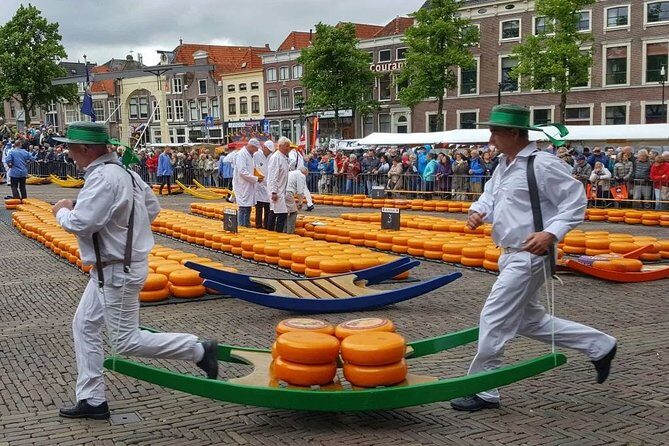 e-Scavenger hunt Alkmaar: Explore the city at your own pace - The app and translation reality check (so you do not waste time)