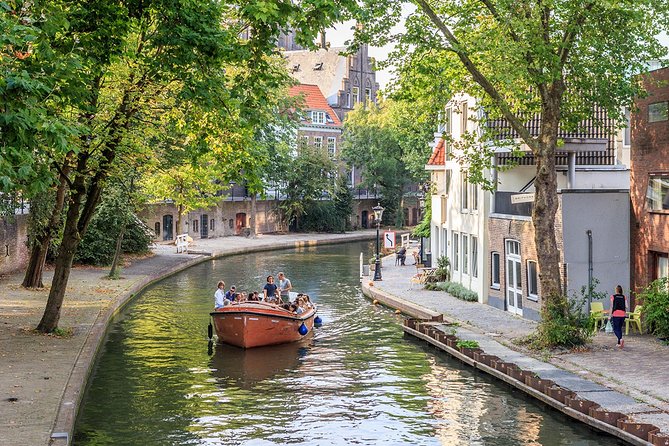 e-Scavenger hunt Utrecht: Explore the city at your own pace - Dom Tower: Utrecht’s symbol you’ll actually pay attention to