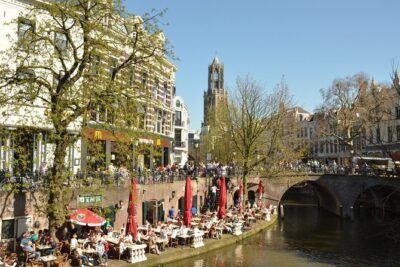 e-Scavenger hunt Utrecht: Explore the city at your own pace - Start at Domplein 20 and get walking fast