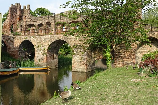 e-Scavenger hunt Zutphen: Explore the city at your own pace - Oude Bornhof and Poort Bornhof: Your Gateway Moment