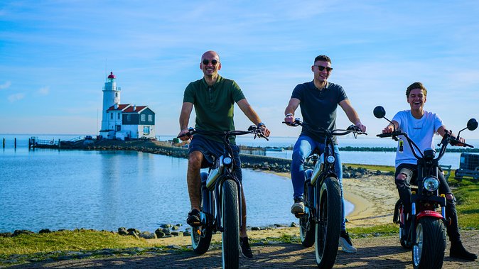 E-scooter rental Volendam - Countryside of Amsterdam - Volendam departure: starting in the old harbour zone