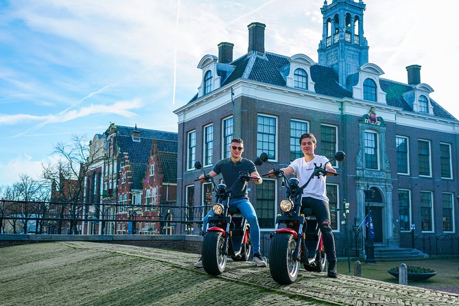 E-scooter rental Volendam - Countryside of Amsterdam - Edam in about an hour: canals, narrow lanes, and cheese market time