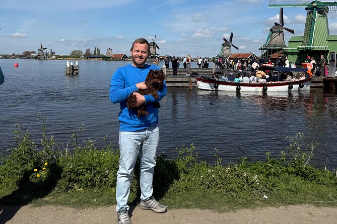 Explore Amsterdam in 75 Minutes – Pedicab Rickshaw City tour - De Wallen in a short stop: what to expect and how to approach it