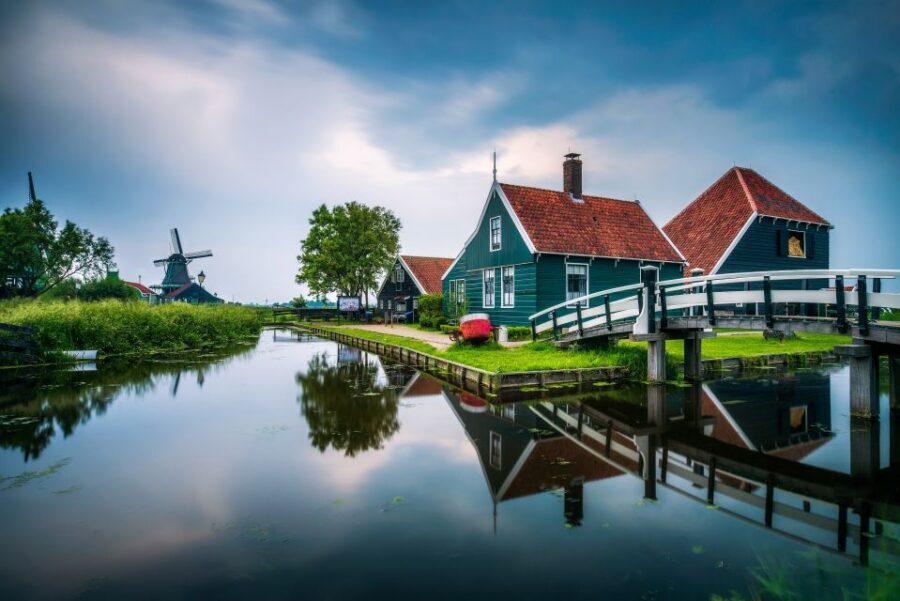 From Amsterdam: 4 Provinces Highlights Van Tour - Afsluitdijk: a 32-kilometer lesson in Dutch water engineering