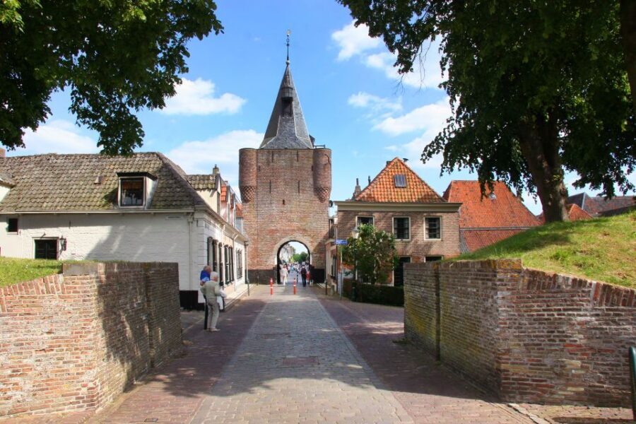From Amsterdam: 4 Provinces Highlights Van Tour - Elburg: medieval streets and fortress-town walls