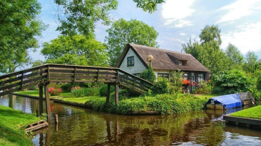 From Amsterdam: Private Tour to Giethoorn with Canal Cruise - Practical tips so you don’t waste a minute