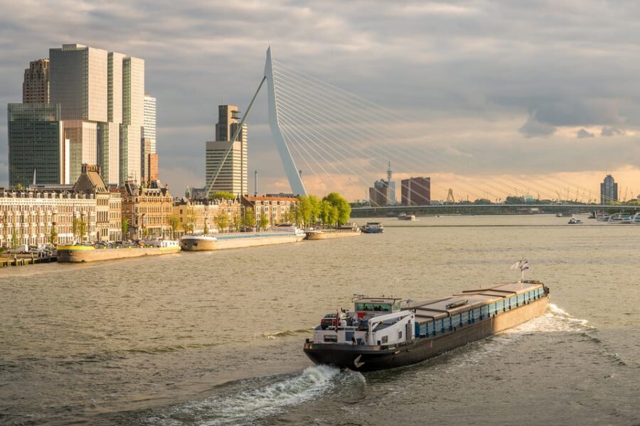 From Amsterdam: Rotterdam, The Hague & Delft Private Tour - Markthal and Oude Haven: use the 1.5 hours well