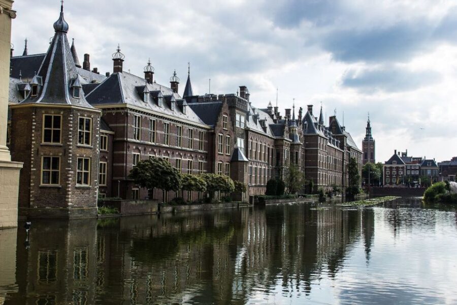 From Amsterdam: The Hague and Delft Sightseeing Tour - Key things to know before you go
