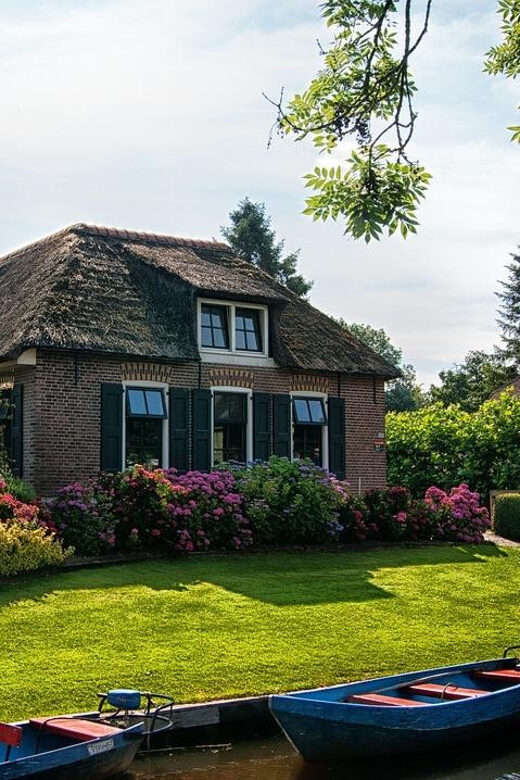 From Amsterdam: Zaanse Schans and Giethoorn Countryside Trip - Katwoude: a calmer rural pit stop with cheese tasting
