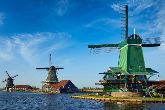 From Amsterdam: Zaanse Schans, Volendam, Giethoorn with Boat Tour - The Pace, Walking Time, and the Small-Group Advantage