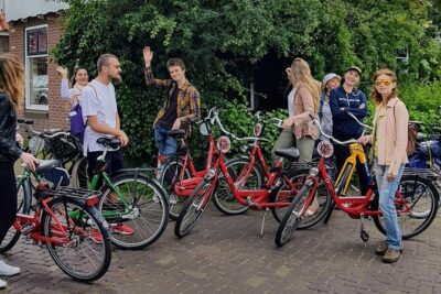 Full-Day Private Guided Countryside Tour from Amsterdam by Bike - Nieuwendammerdijk: wooden houses, dyke lore, and a coffee stop