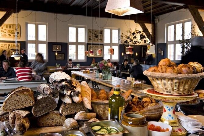 Full-Day Trip From Amsterdam to Keukenhof, Zaanse Schans + Cruise - Kooijman Souvenirs and Clogs Workshop: The 5-Minute Cling to Tradition