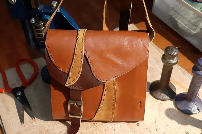 Genuine Leather Tote Bag Workshop in Leiden - The Finishing Touch: Engraving and Your Take-Home Prize