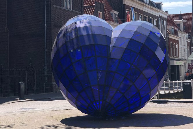 Get the best out of Delft by creating memories during our private walking tour! - Old Church and Leijnging Jan: the oldest church plus Vermeer’s final page